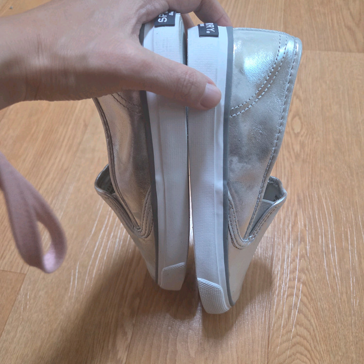 스페리 실버 가죽 슬립온 스니커즈 225--2