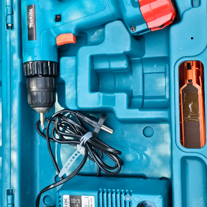 마끼다 6223D 충전식 드릴 세트