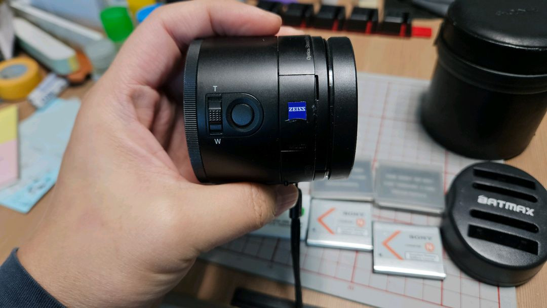 Sony QX100과 슈팅그립 그리고 악세서리 이미지