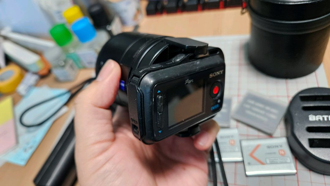 Sony QX100과 슈팅그립 그리고 악세서리 이미지