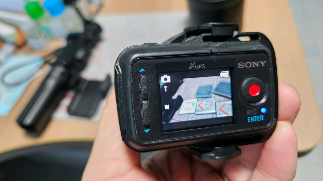 Sony QX100과 슈팅그립 그리고 악세서리 이미지