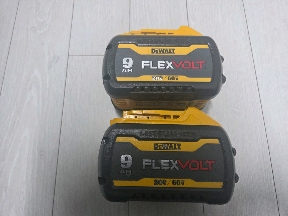 정품 디월트 20v 60v 프렉시볼트 9.0 이미지