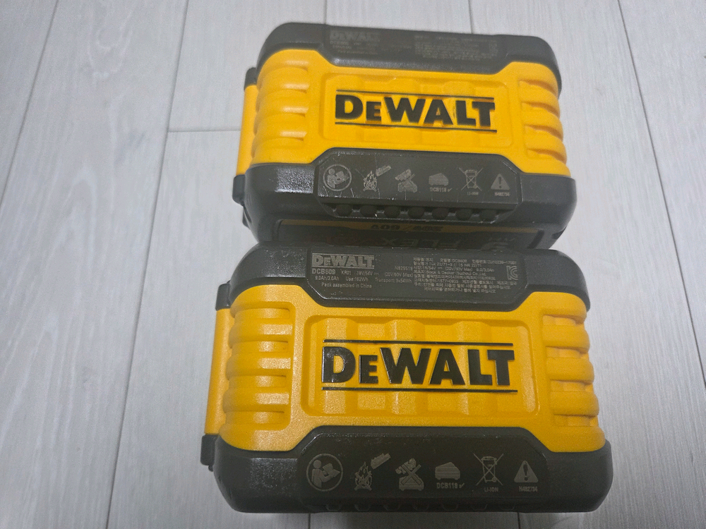 정품 디월트 20v 60v 프렉시볼트 9.0 이미지