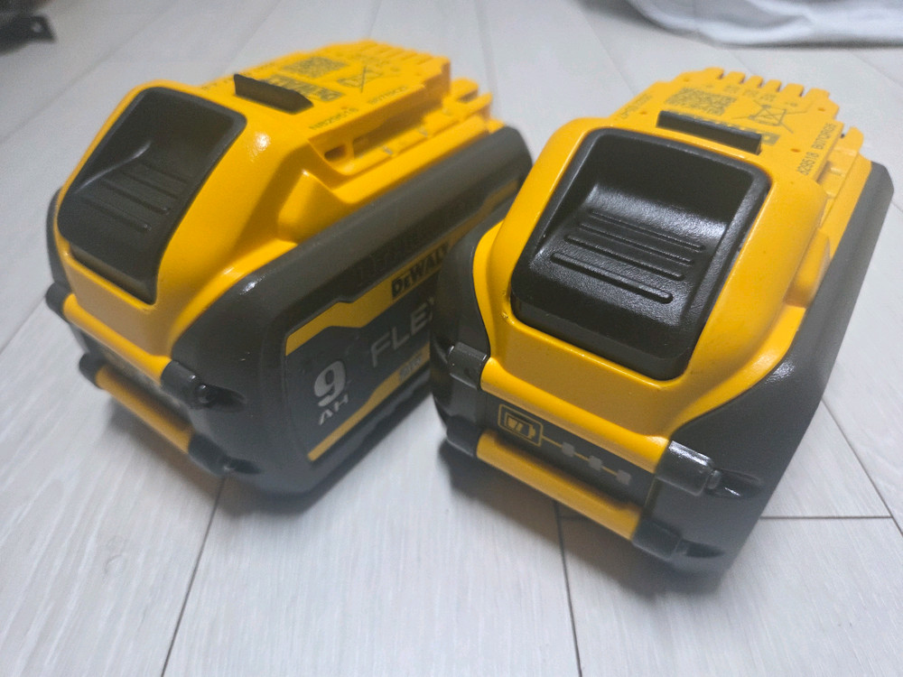 정품 디월트 20v 60v 프렉시볼트 9.0 이미지