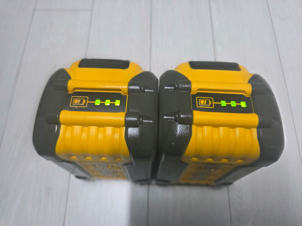 정품 디월트 20v 60v 프렉시볼트 9.0 이미지