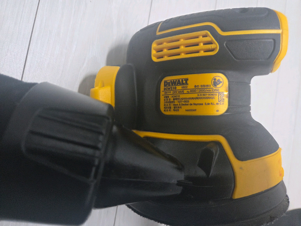 디월트 정품 원형샌더 광택기 DCW210 이미지