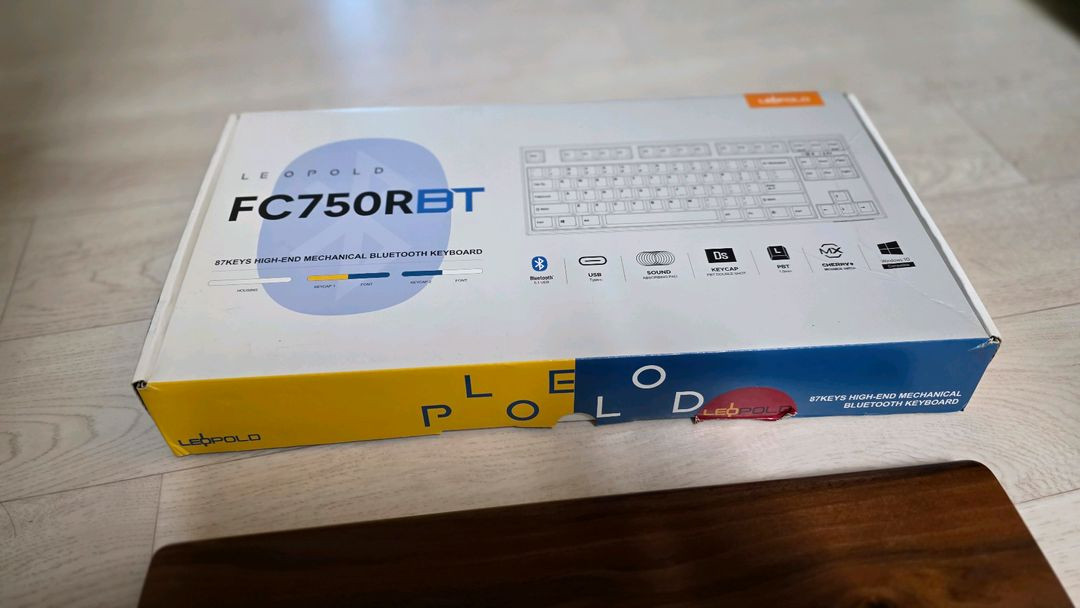 레오폴드 기계식 키보드 저소음 적축 FC750RBT + FC210TP(넘버 패드) + 팜레스트 이미지