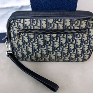 디올 오블리크 클러치 이미지