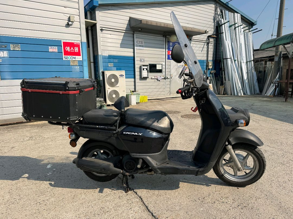 혼다 벤리110 17년 짧은키로수 풀옵션 입니다 이미지