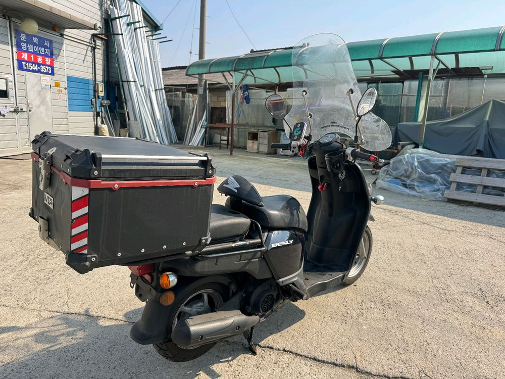 혼다 벤리110 17년 짧은키로수 풀옵션 입니다 이미지