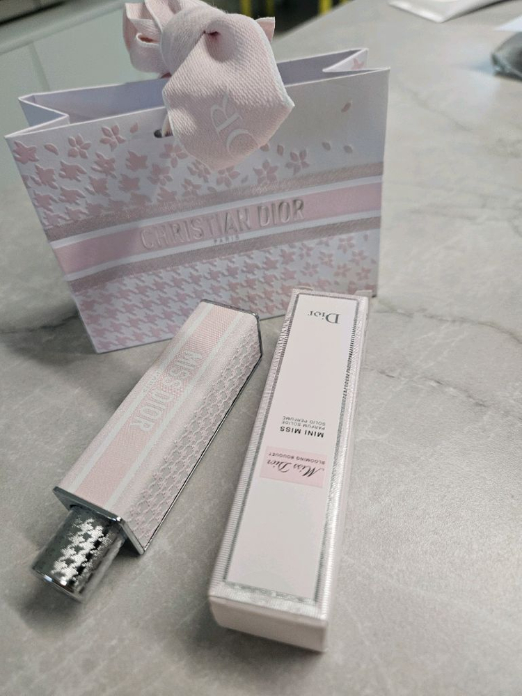 디올 블루밍부케 고체향수 새상품 이미지