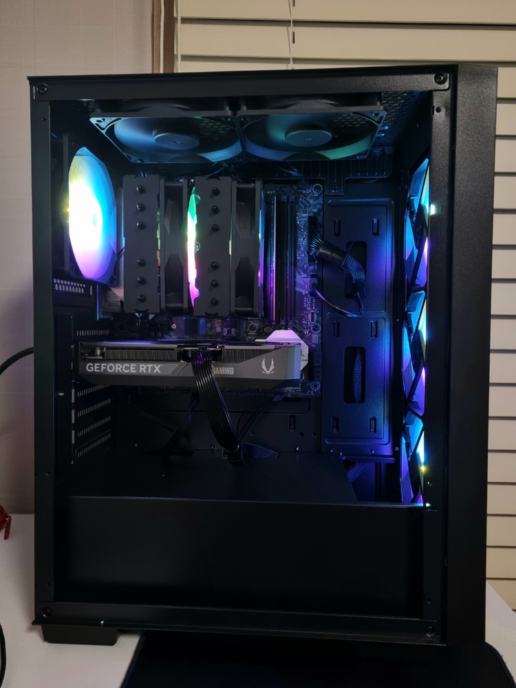 고성능 게이밍 PC 본체 이미지