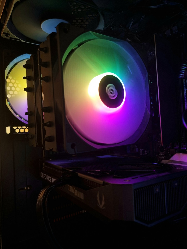 고성능 게이밍 PC 본체 이미지