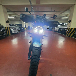 2025년식 카키색상 트라이엄프 스크램블러 400X 팝니다 이미지