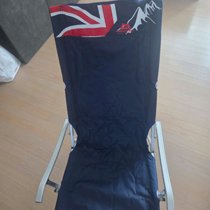 마운틴이큅먼트 릴렉스 체어 + 마룬 4단 렌턴걸이 이미지