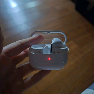 버즈프로3 본체+오른쪽팟 이미지