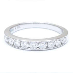 정가735만)티파니 채널세팅 9p다이아 플래티늄 반지 이미지