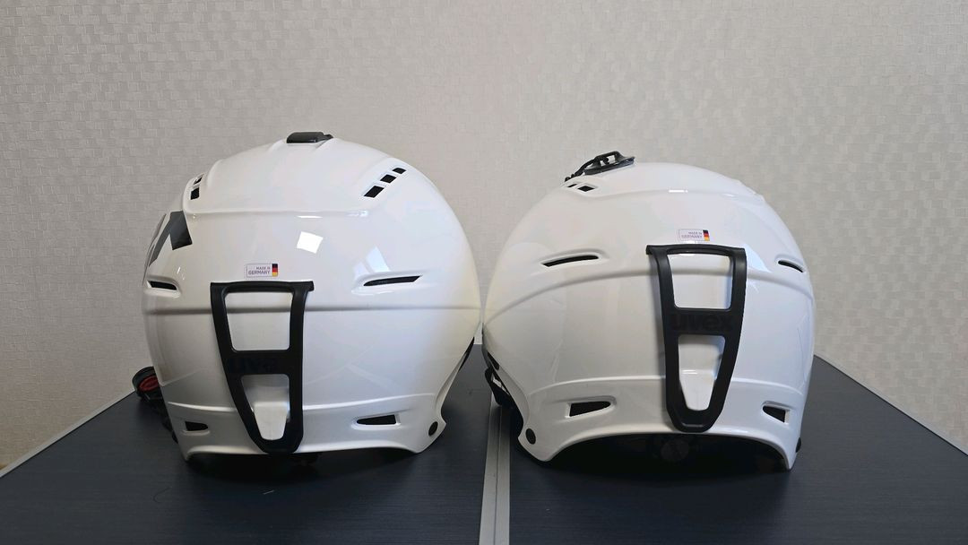 UVEX 스키헬맷 두 개 이미지