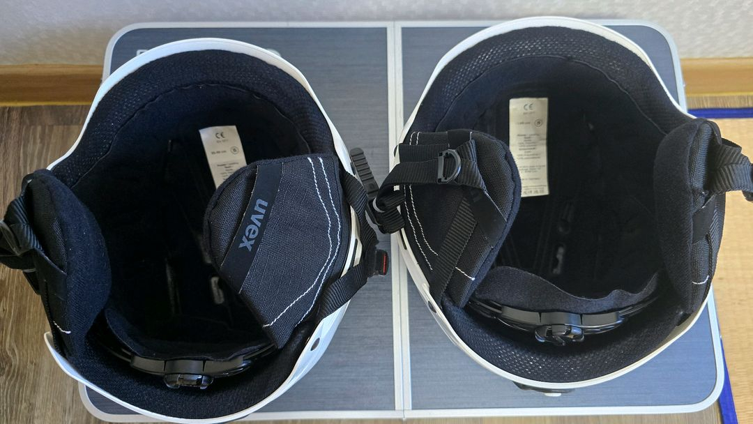 UVEX 스키헬맷 두 개 이미지