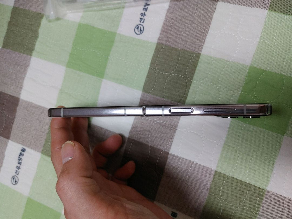 S급 ㅡ 갤럭시 Z플립4 256GB + 새케이스 이미지