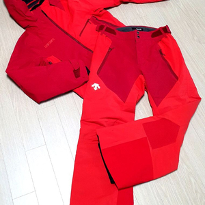 데상트 데모 스키복 이미지