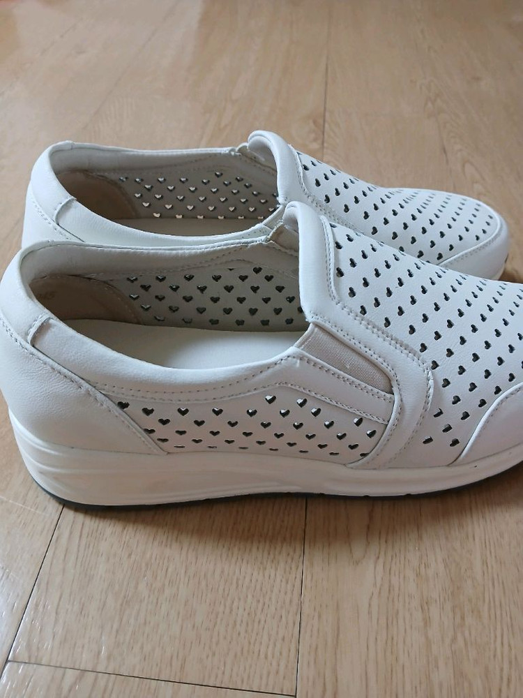 새제품 키높이 펀칭 운동화 이미지