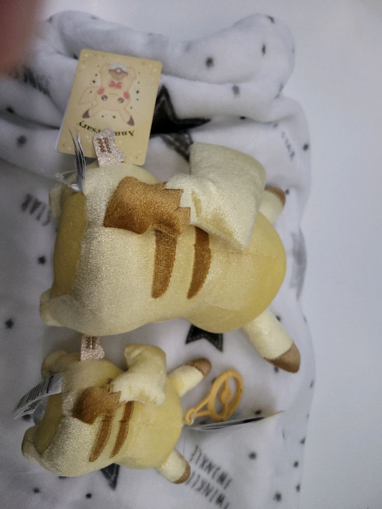 포켓몬센터 한정 30주년 반짝반짝 피카츄 인형 봉제인형 키링 포켓몬스터 누이 포켓몬 누이구루미 카라비너 키링 황금 이미지