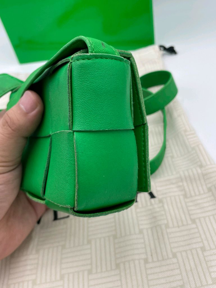 [ 정품 / 풀구성 ] 보테가베네타 미니 카세트백 그린 이미지