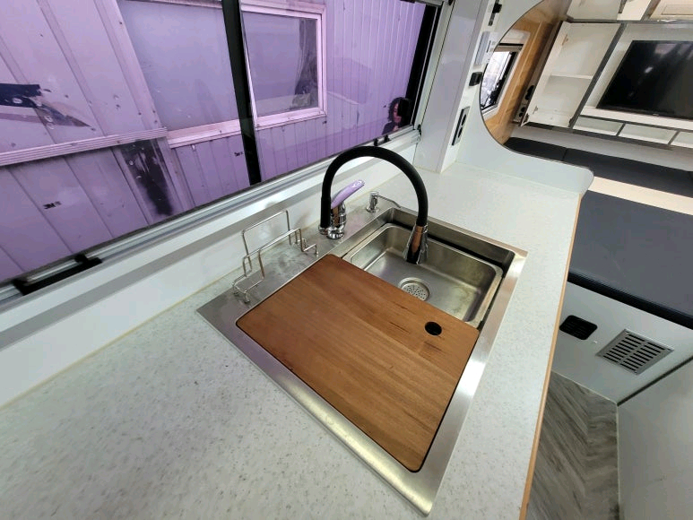 카운티캠핑카 인산철배터리600태양광1000 이미지