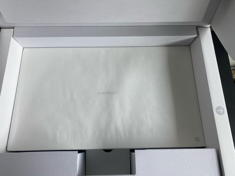 애플 스튜디오 디스플레이 이미지