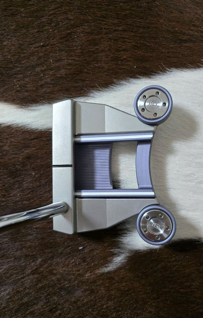 스카티카메론 크라운 푸추라6 CROWN FUTURA6 한정판 퍼터 이미지