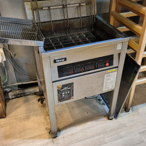 대전세종 2024년식 린나이가스튀김기600사이즈입니다 금산옥천청주공주논산계룡 이미지