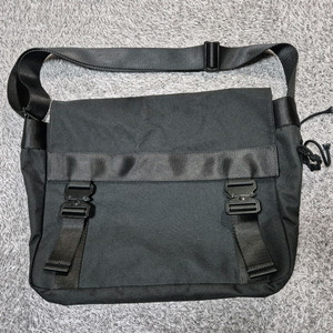 메종미네드 투버클 메신저백 이미지