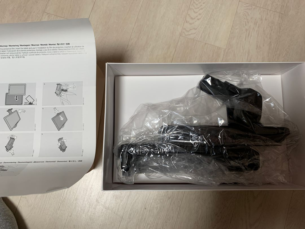 BMW 순정 차량용 태블릿 거치대 이미지