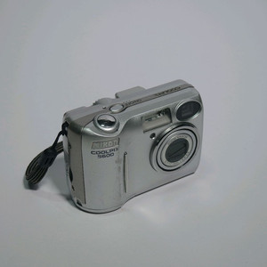 니콘 쿨픽스 5600 실버 디지털카메라 이미지