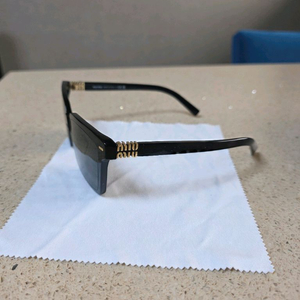 미우미우 선글라스 이미지