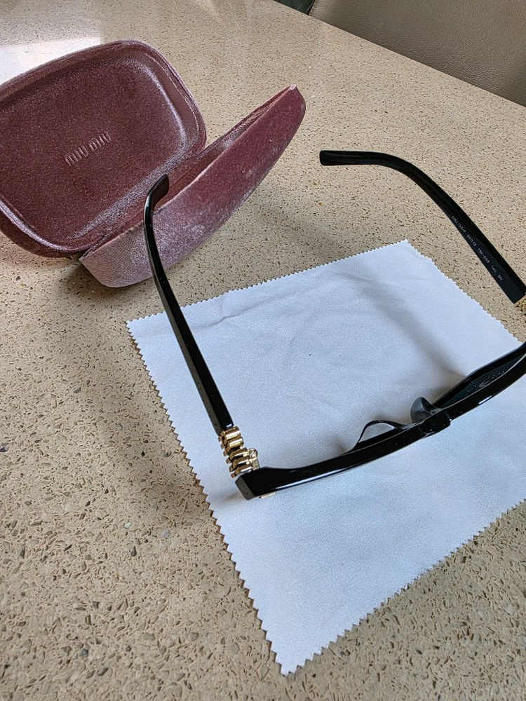 미우미우 선글라스 이미지