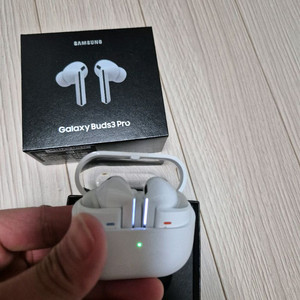 버즈3프로 화이트 풀박구성 (구성품은미사용새상품) 이미지