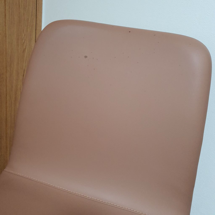 까사미아 식탁 세라믹 테이블 부엌 대리석 책상 한샘 리바트 까레클린트 카레 몽키우드래디쉬 세라믹 원형 테이블과 의자 이미지