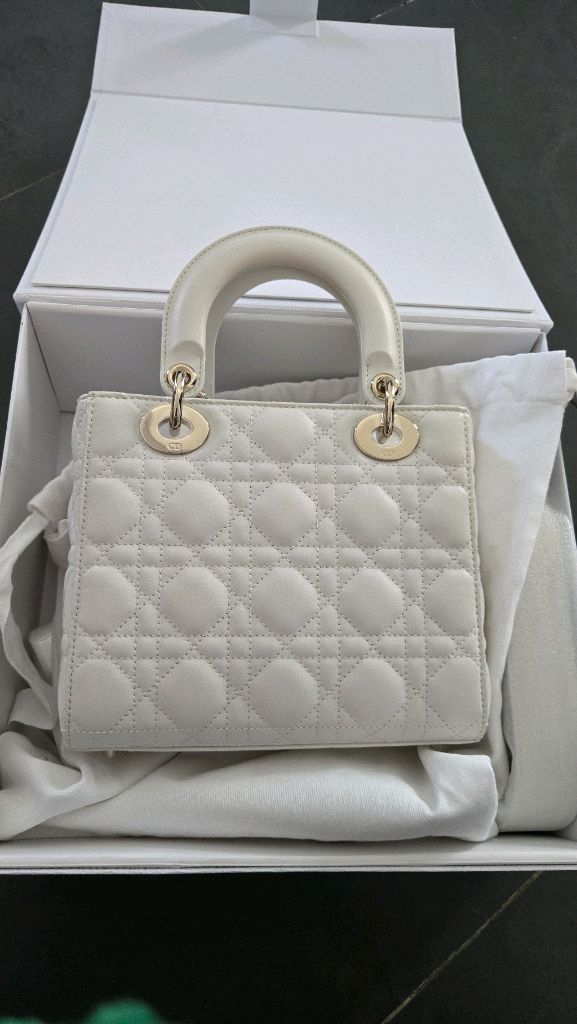 오늘만 이가격!!새상품 디올 레이디 까나쥬 스몰백 화이트+디올 방도 이미지