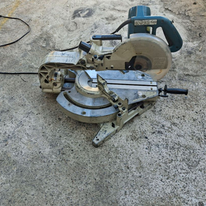 마끼다 10인치 슬라이딩 각도절단기 이미지