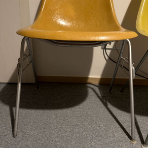 허먼밀러 임스체어 오커라이트 급처 이미지