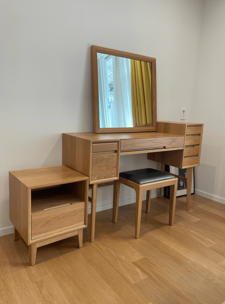 카레클린트 원목 오크 화장대&수틀(의자) + 오크 협탁 판매합니다. 이미지