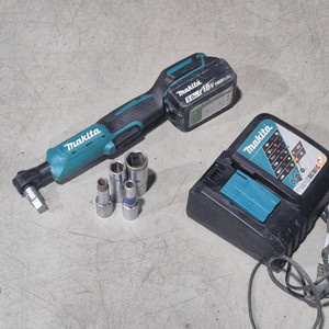 마끼다 충전 라쳇 렌치 (makita DWR 180) 무선 라쳇세트 중고 팝니다 이미지