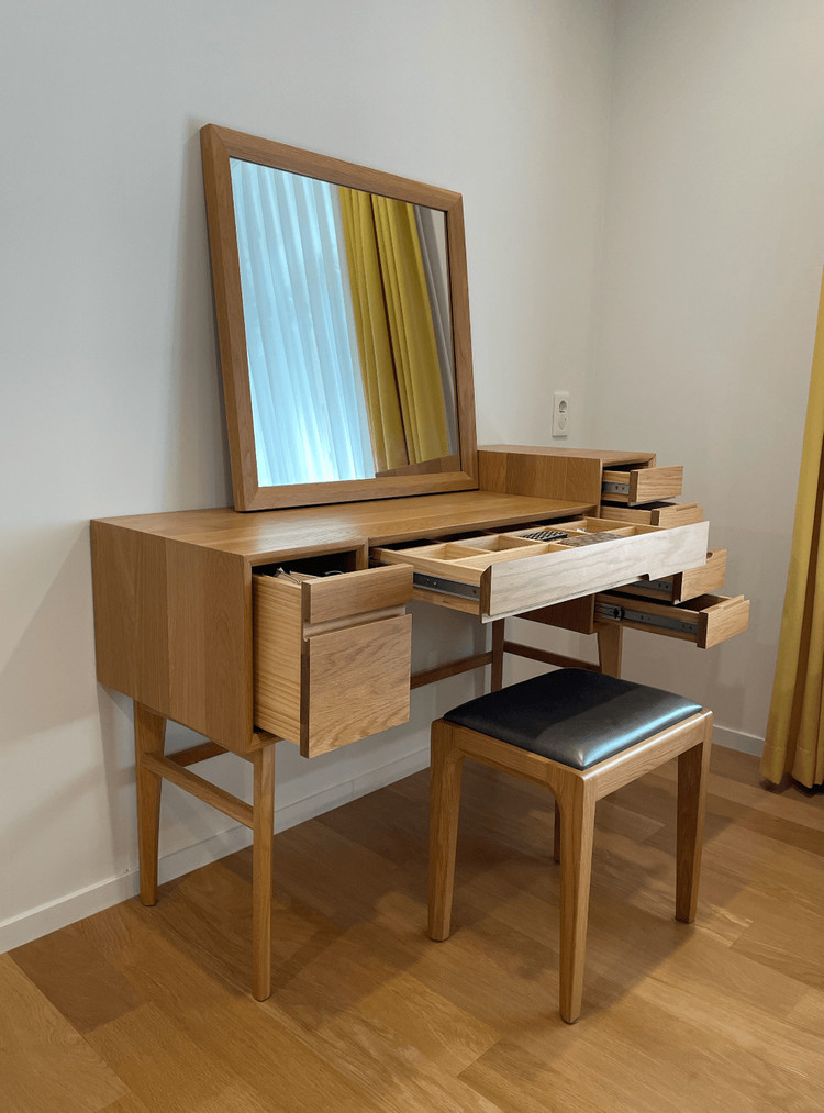 카레클린트 원목 오크 화장대&수틀(의자) + 오크 협탁 판매합니다. 이미지