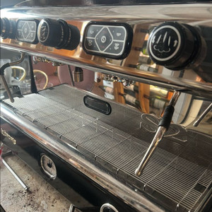 카페장비 ( 커피머신, 그라인더, 오토탬핑기, 온수기 ) 이미지