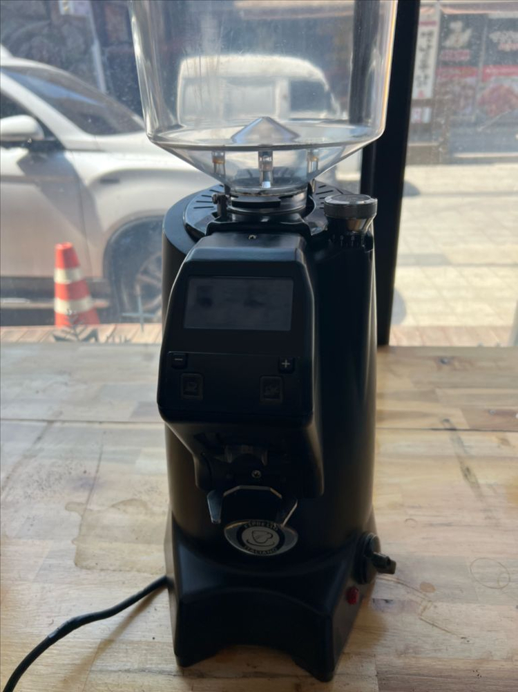 카페장비 ( 커피머신, 그라인더, 오토탬핑기, 온수기 ) 가격인하 이미지