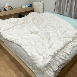 킹사이즈 침대프레임 + 퀸매트리스 세트 이미지