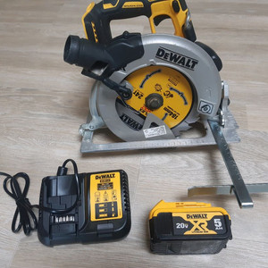 디월트 원형톱(DCS570) +배터리+충전기 세트 이미지