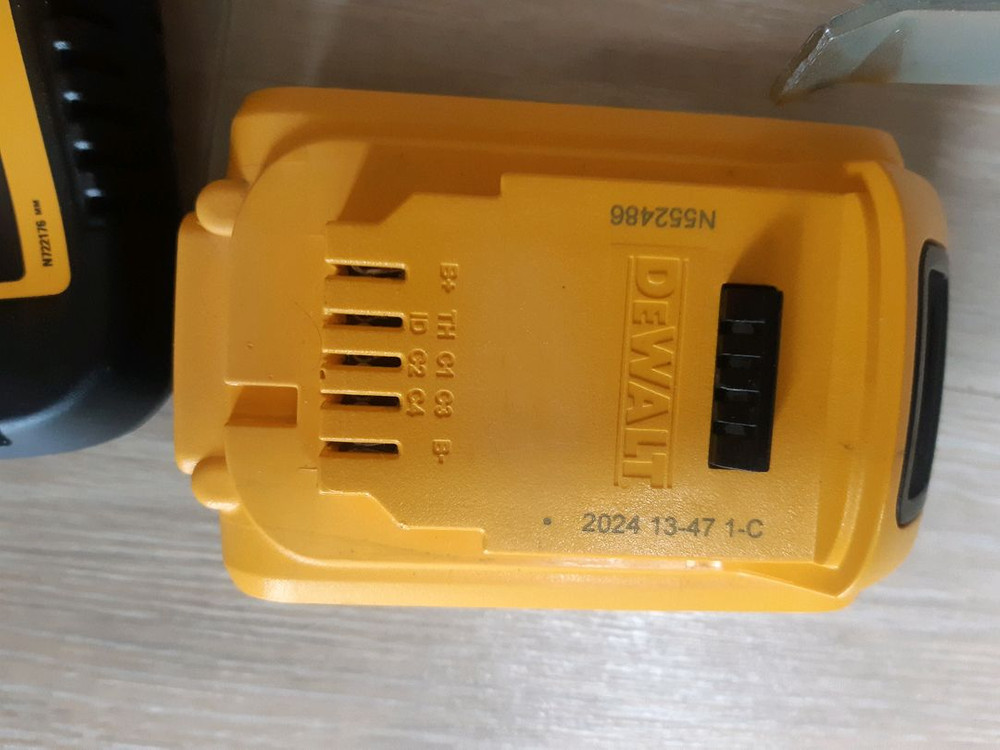 디월트 원형톱(DCS570) +배터리+충전기 세트 이미지